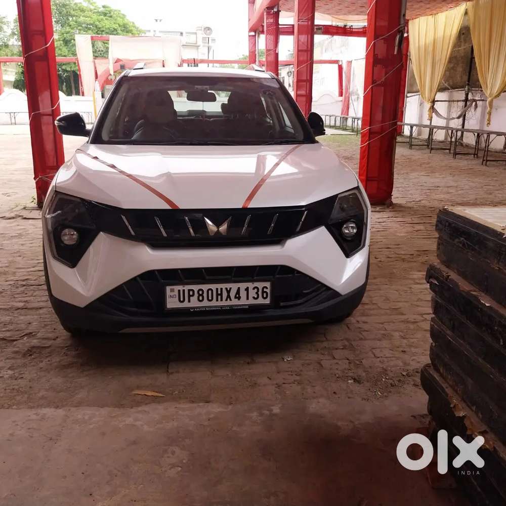 Mahindra Xuv 3xo 2025 Petrol 4000 Km Driven - Like New Condition