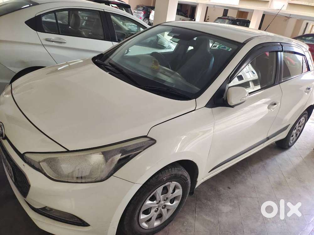 Hyundai I20 Sportz Petrol 2016  1st Owner  64,000 Km  Excellent Con