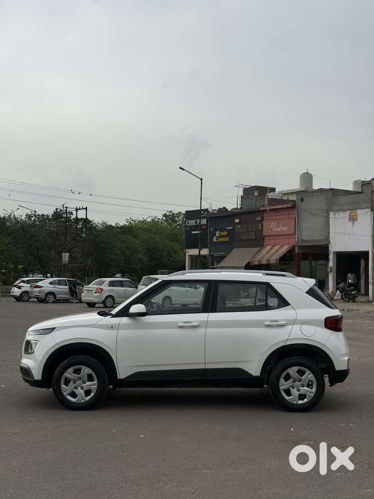 Hyundai Venue S Turbo, 2021, Petrol