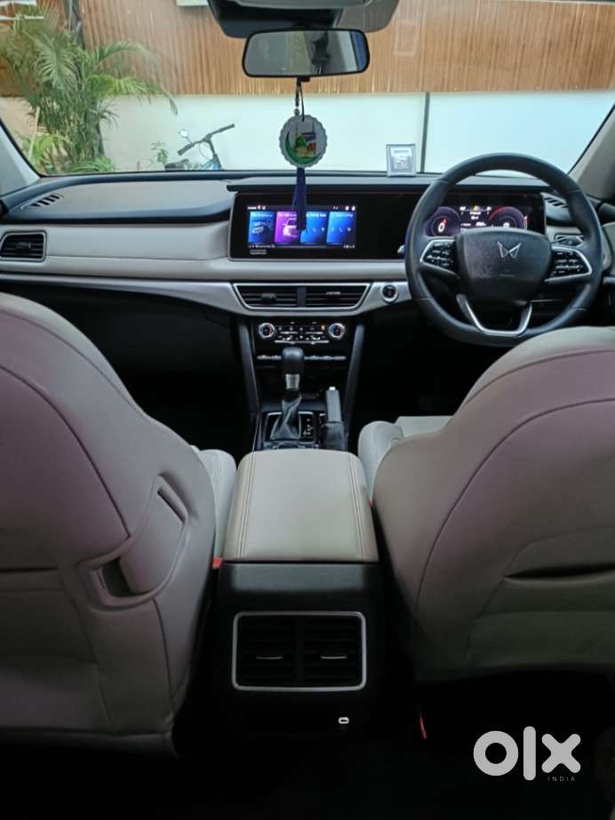Mahindra Xuv700 2.0 Ax 7 Petrol At Str, 2021, Petrol