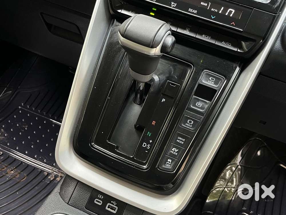 Toyota Innova Hycross 2.0 Vx Hybrid 7 Str, 2025, Petrol