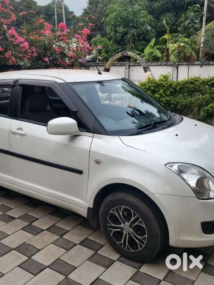Maruti Suzuki Swift Dzire 2010 Petrol Well Maintained