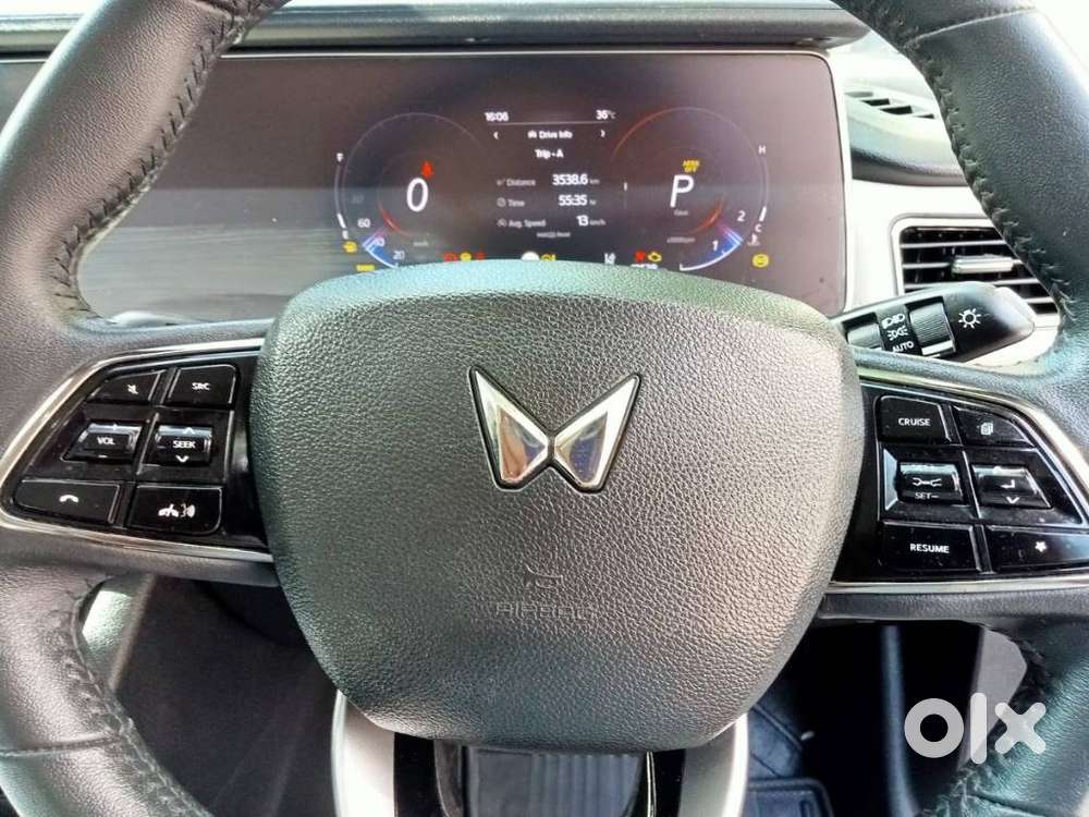 Mahindra Xuv700 2.0 Ax 7 Petrol At Str, 2025, Petrol
