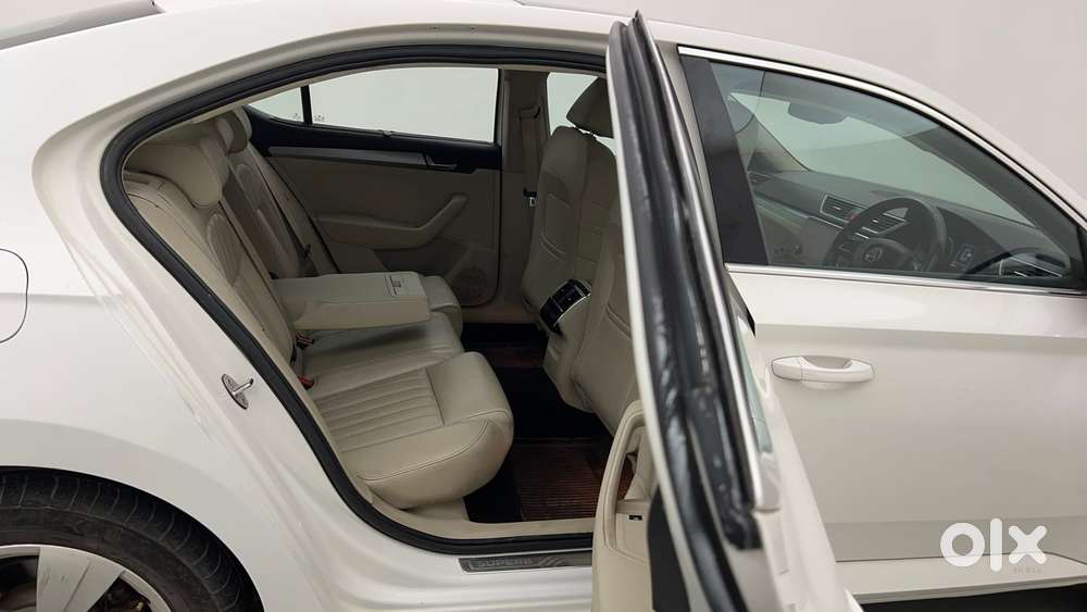 Skoda Superb [ ] 1.8 Style Tsi At, 2017, Petrol
