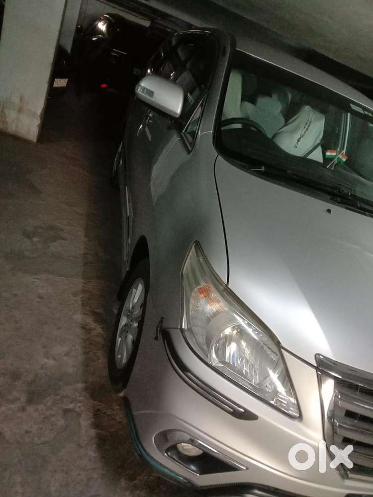 Innova 2.5 V 8 Seater