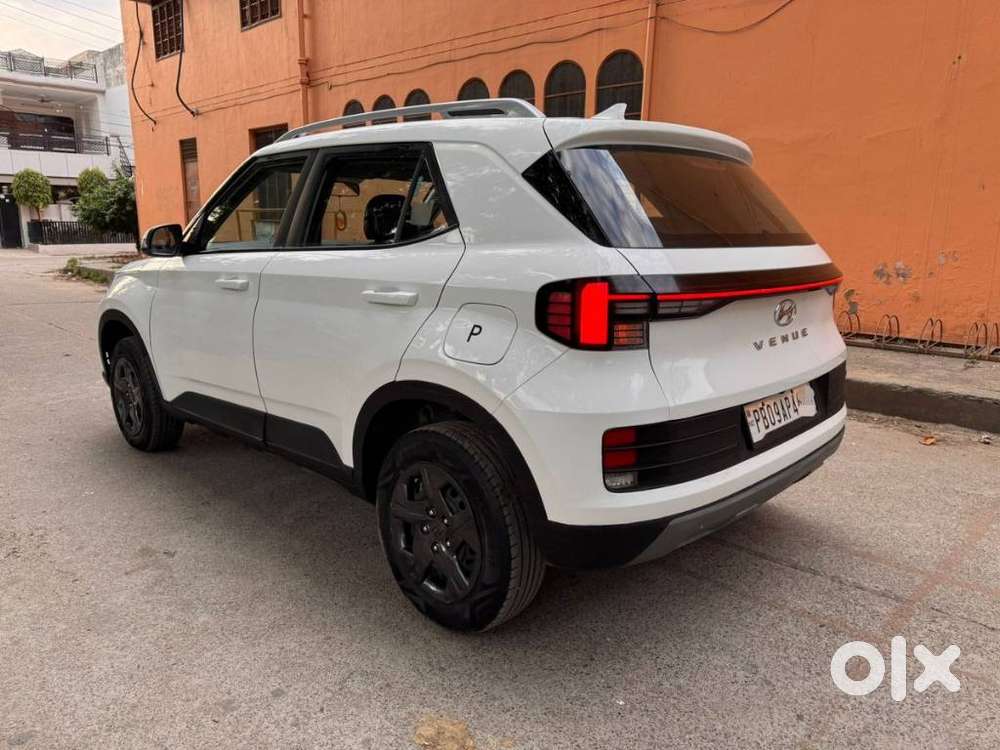 Hyundai Venue 1.2 S (o), 2024, Petrol