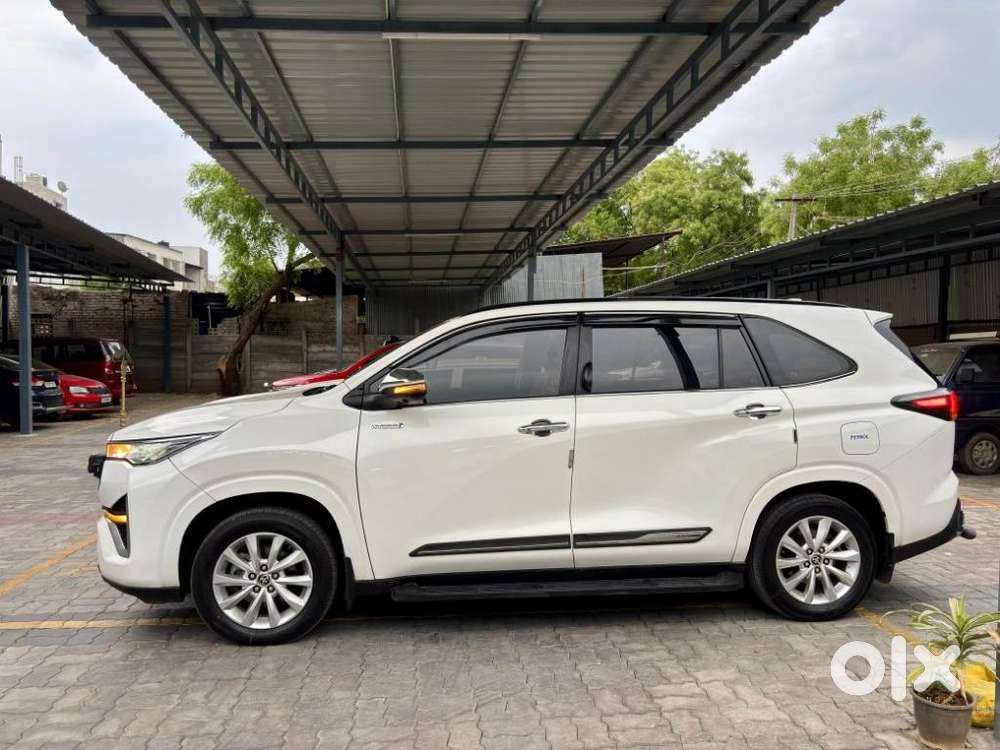 Toyota Innova Hycross 2.0 Vx Hybrid 8 Str, 2024, Petrol