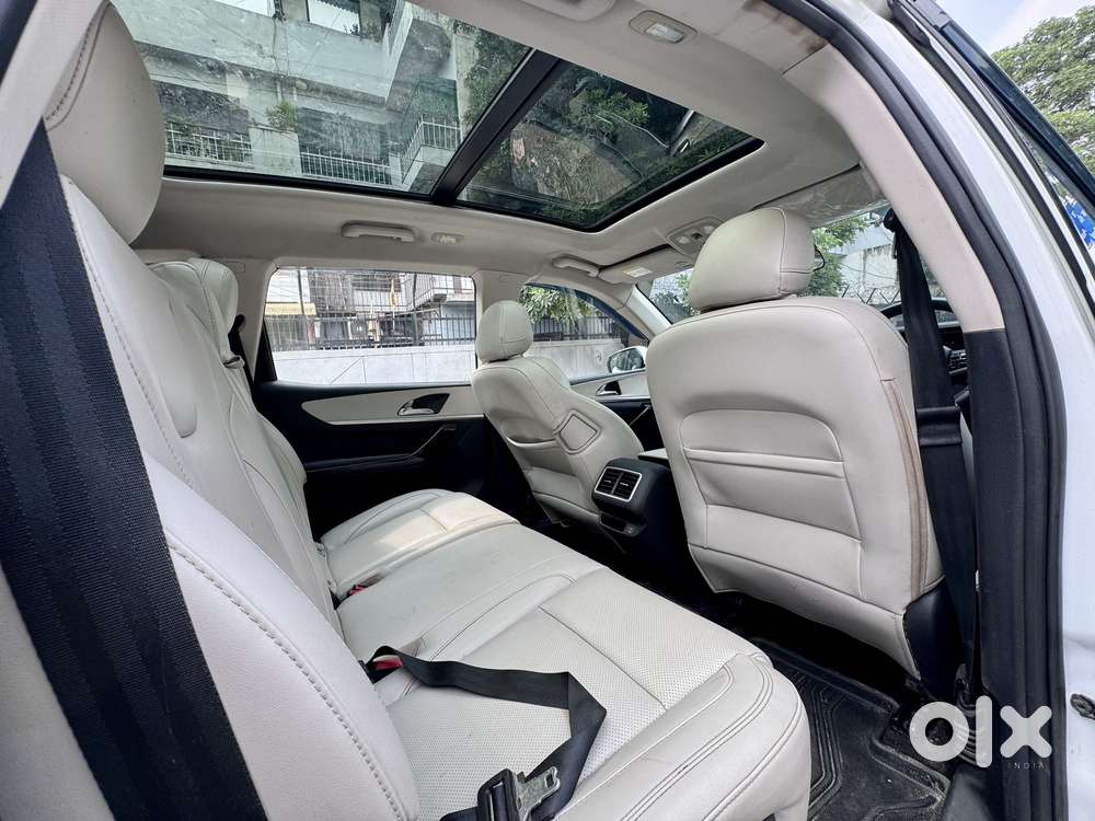 Mahindra Xuv700 2.0 Ax 7 Petrol Mt Str, 2022, Petrol