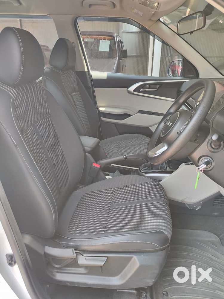 Kia Carens, 2023, Petrol