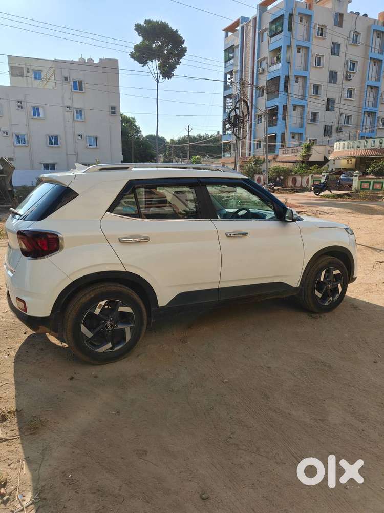 Hyundai Venue 2021 Diesel 16500 Km Driven