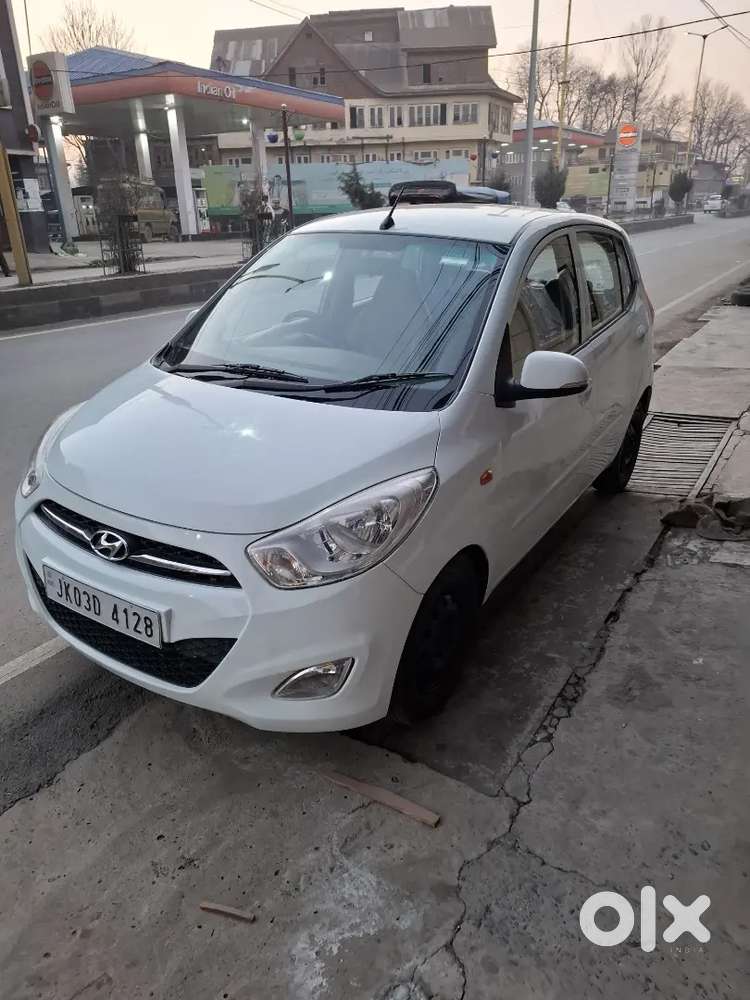 2013 Hyundai I10 Sportz  White, Petrol,new Tyres,excellent Condition