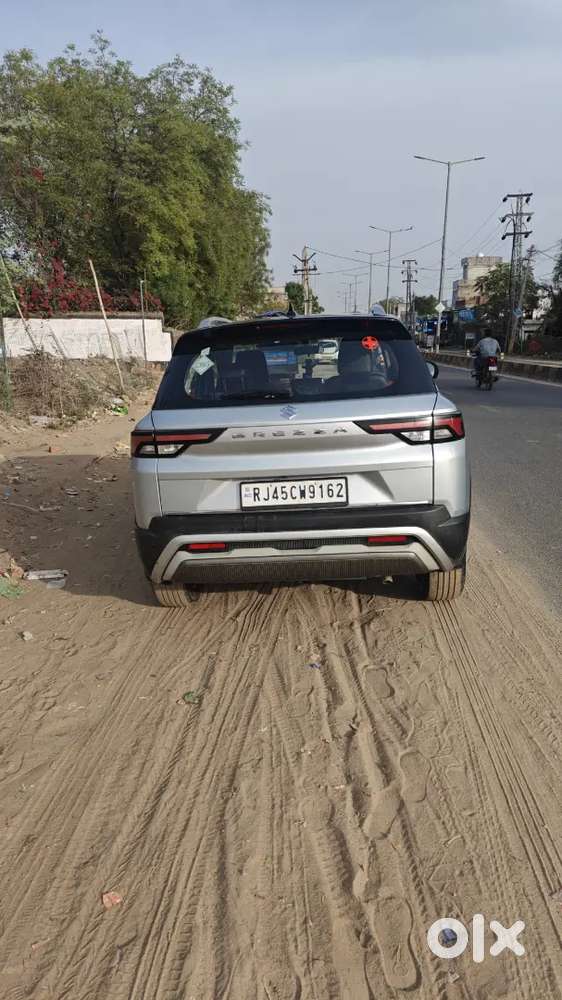 Maruti Brezza 2023 Zxi Cng Dual Tone