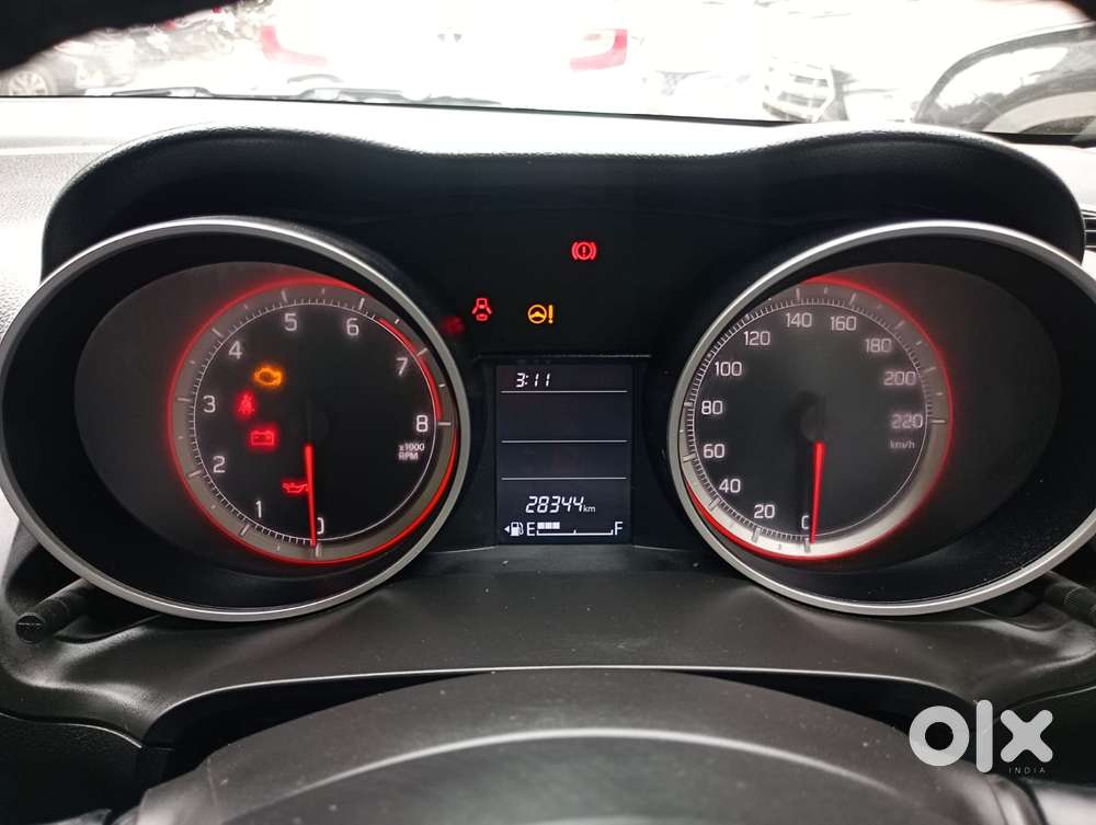 Maruti Suzuki Swift Vxi + Manual, 2023, Petrol