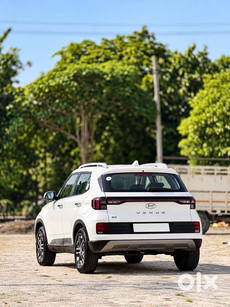 Hyundai Venue Sx (o) Mt 1.5 Diesel, 2023, Diesel