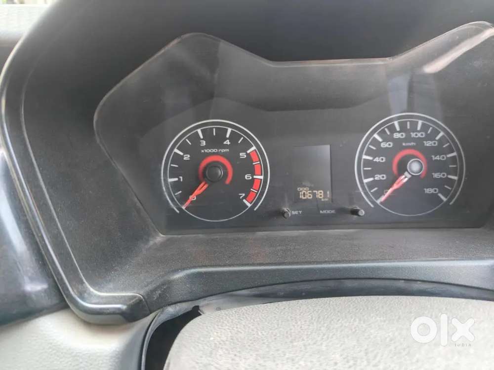 Mahindra Kuv 100 2017