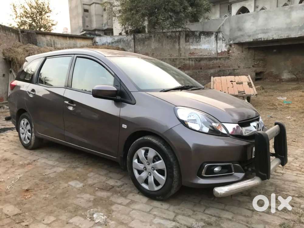 All New Honda Mobilio With One Hand Driven And Non Touched Engine.