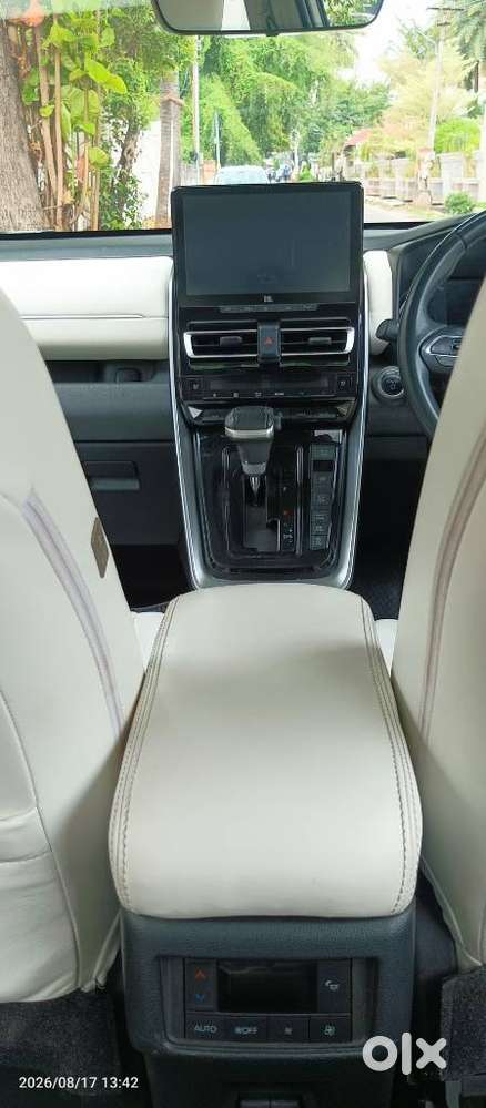 Toyota Innova Hycross 2.0 Zx (o) Hybrid 7 Str, 2023, Petrol
