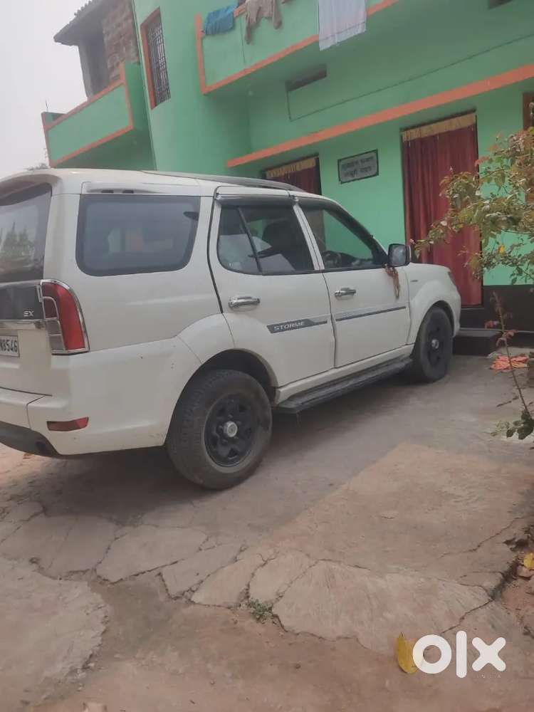 Tata Safari Storme 2017