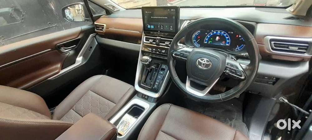 Toyota Innova Hycross 2.0 Zx Hybrid 7 Str, 2023, Petrol