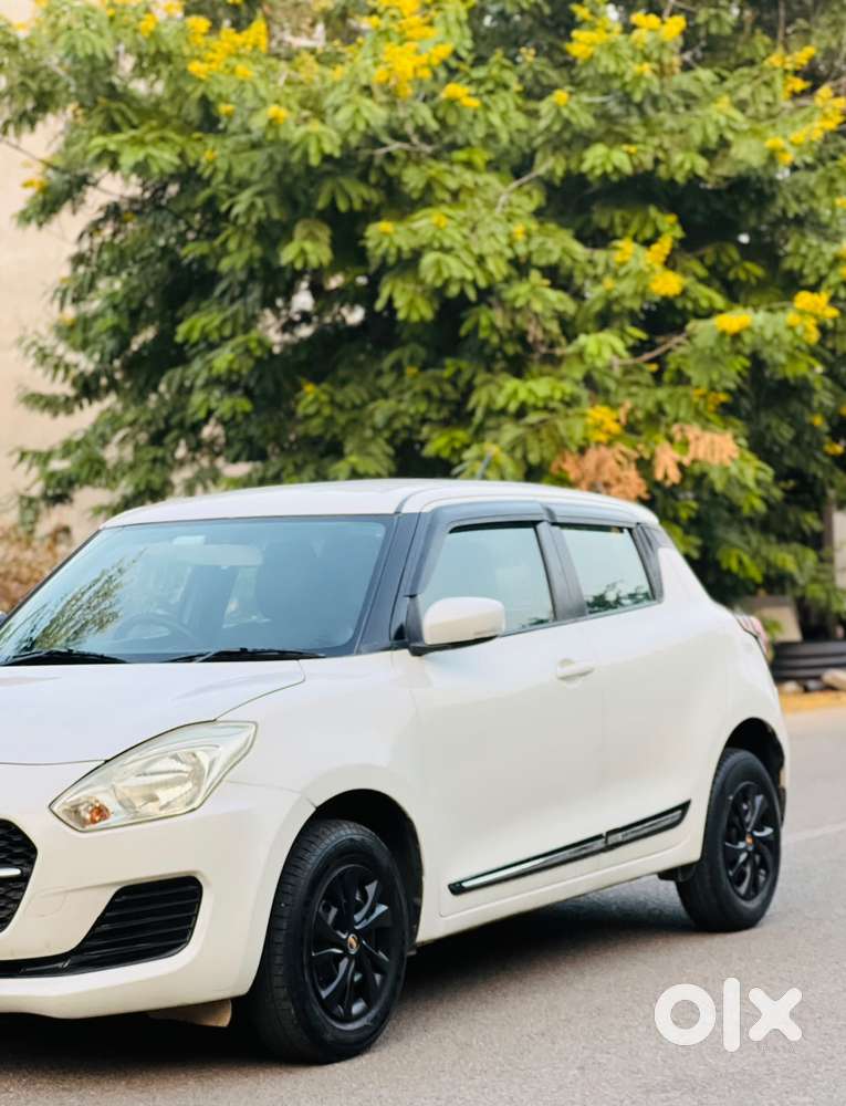 Maruti Suzuki Swift Vxi + Manual, 2022, Petrol