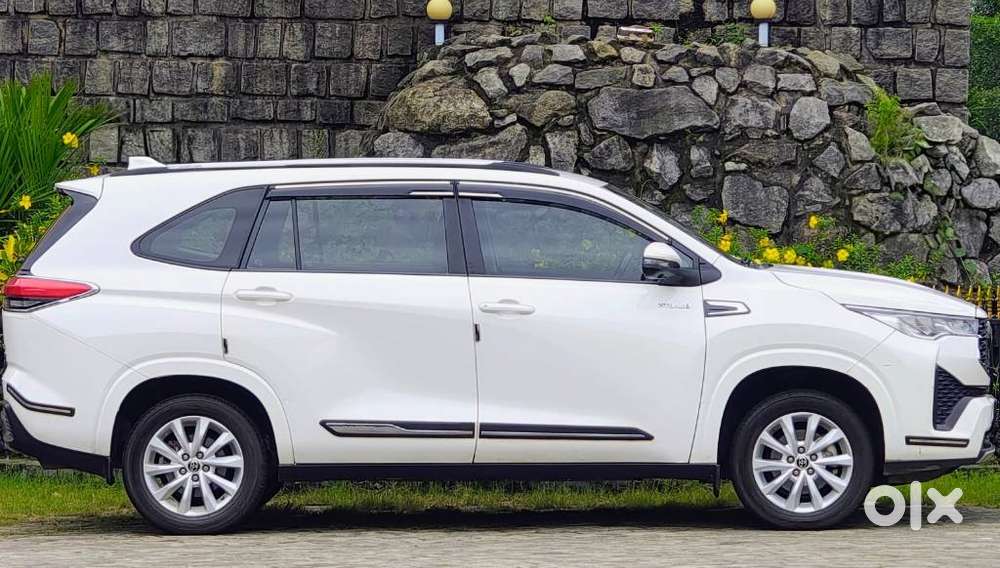 Toyota Innova Hycross 2.0 Vx Hybrid 8 Str, 2023, Petrol