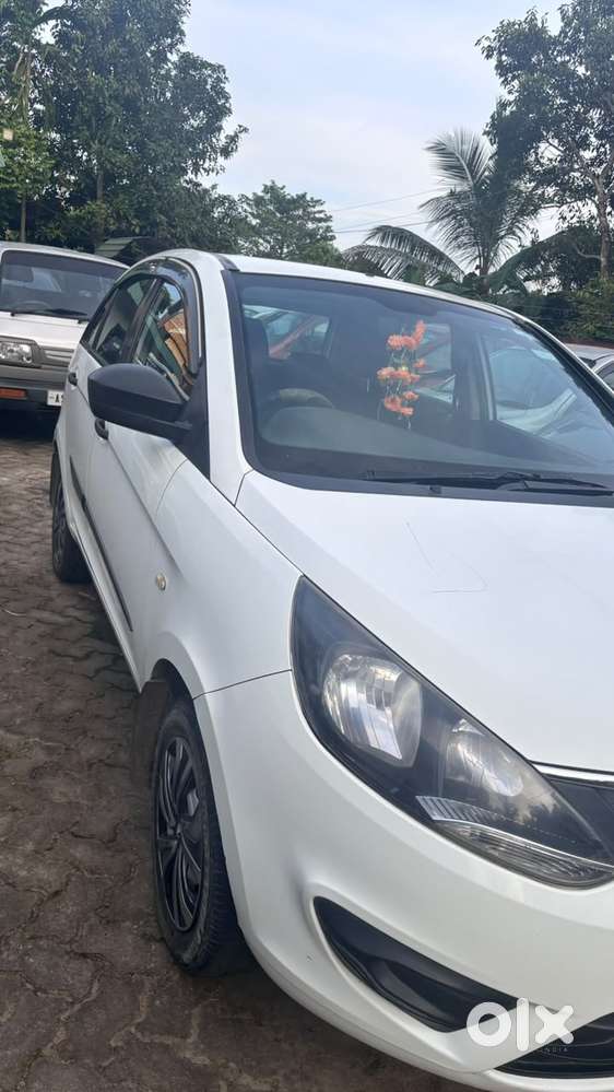 Tata Bolt Revotron Xe, 2017, Petrol