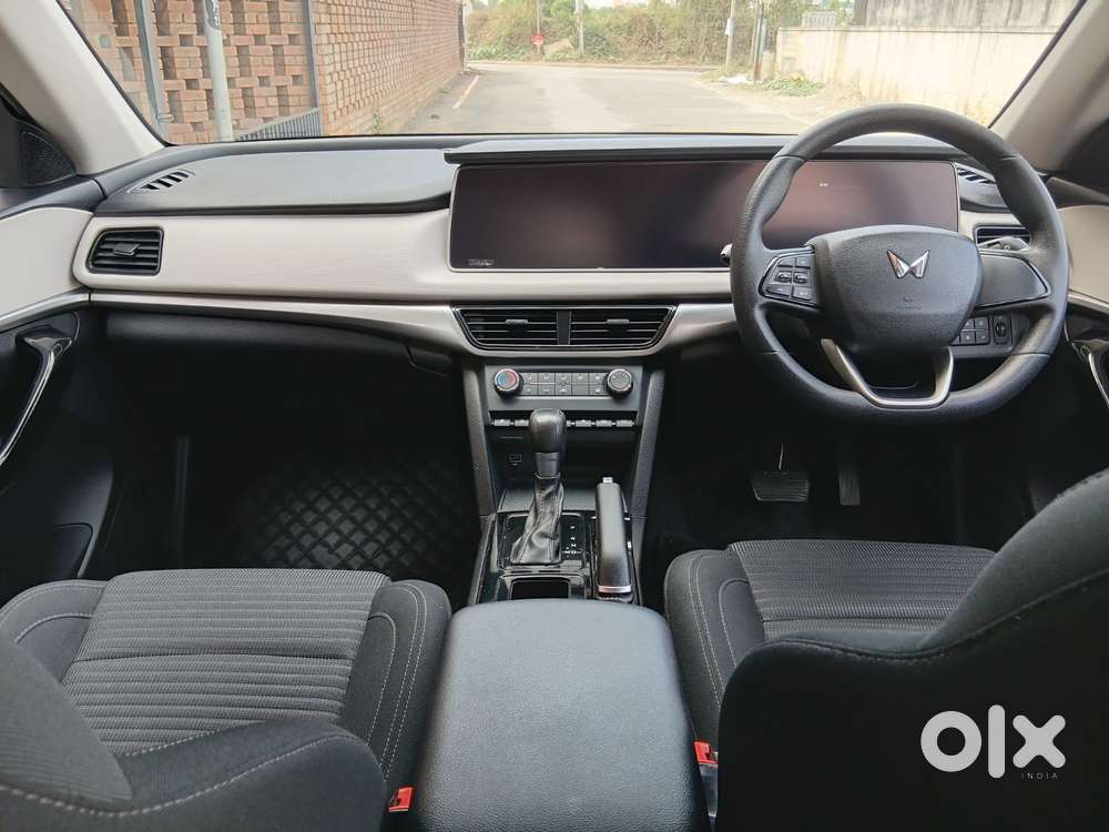 Mahindra Xuv700 2.2 Ax 5 Diesel At Str, 2023, Diesel