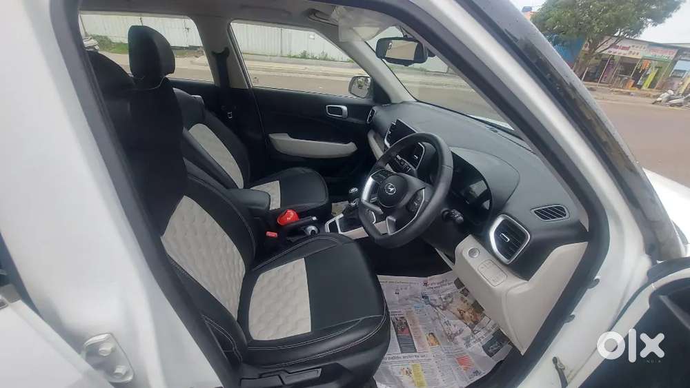 Hyundai Venue 2023 Petrol 18400 Km Driven