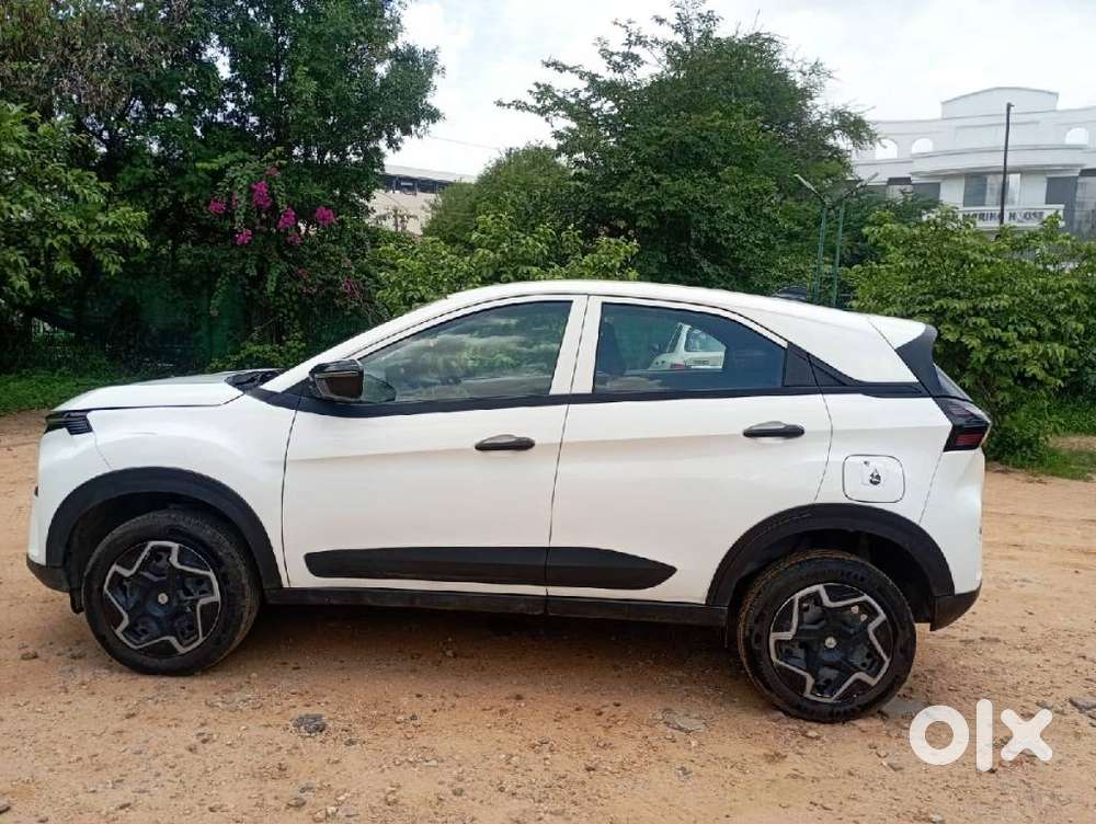 Tata Nexon Smart Plus1.2 Revotron Petrol 5 Mt, 2024, Petrol