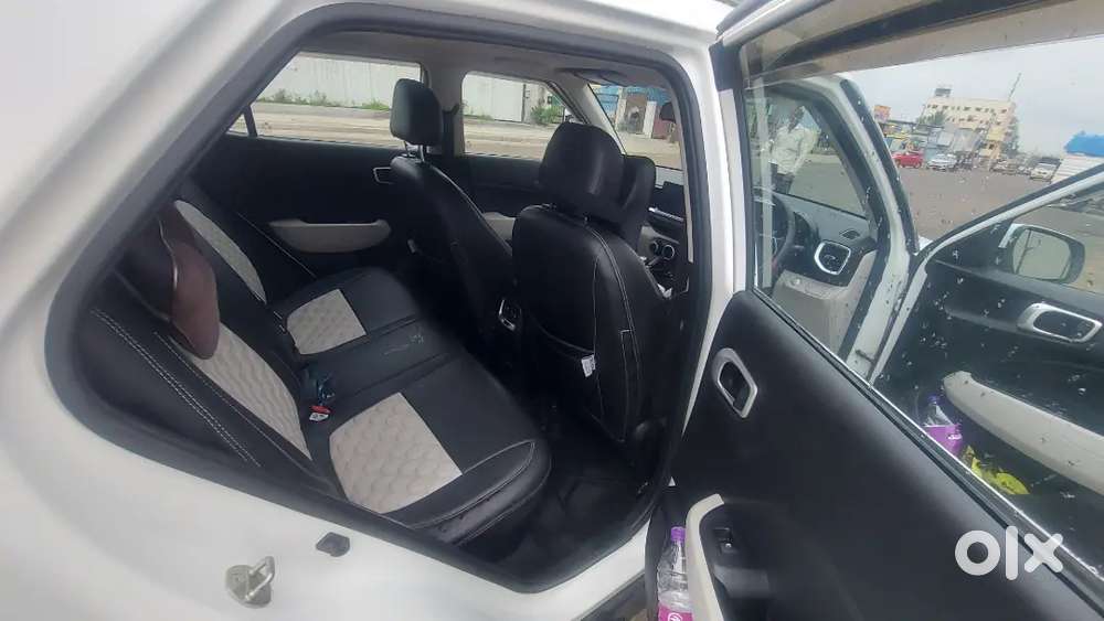 Hyundai Venue 2023 Petrol 18400 Km Driven