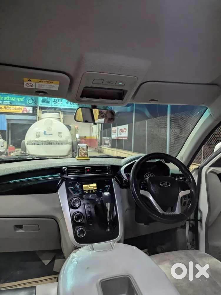 Mahindra Kuv 100