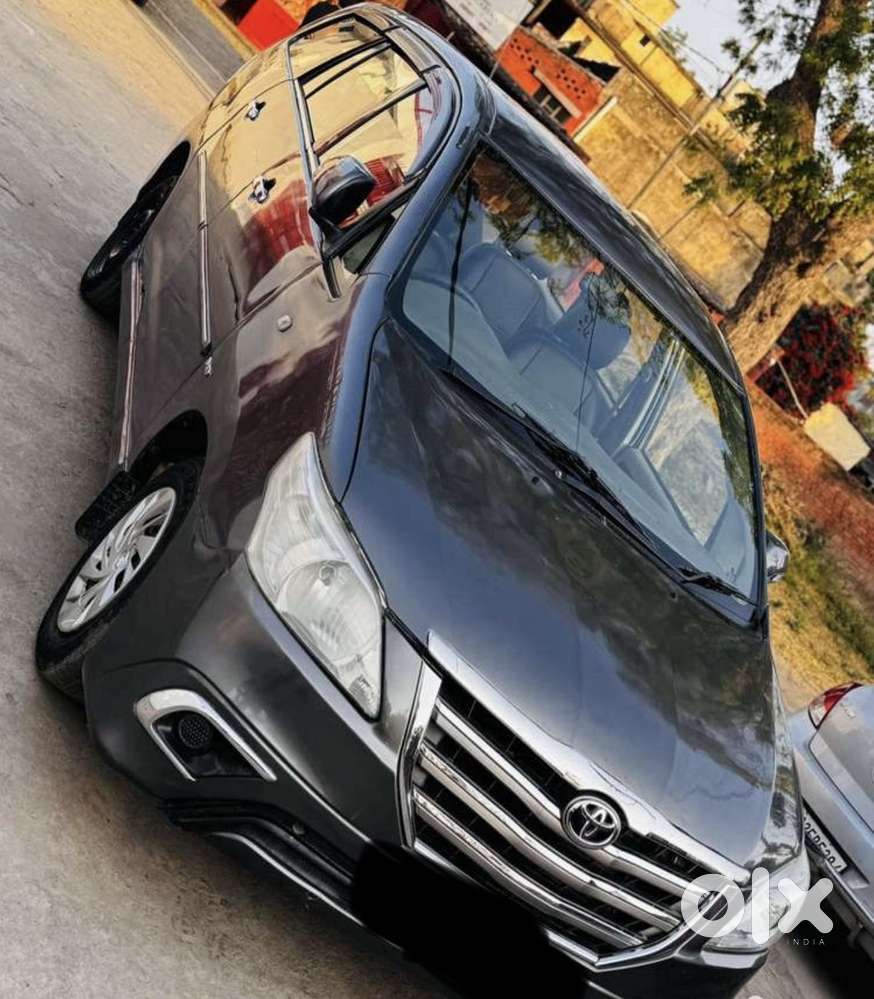 Toyota Innova 2.5 V 7seater Crysta Edition, 2012, Diesel