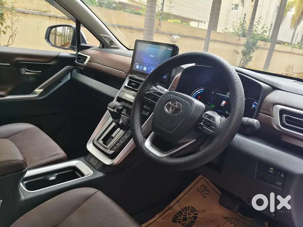 Toyota Innova Hycross 2.0 2025