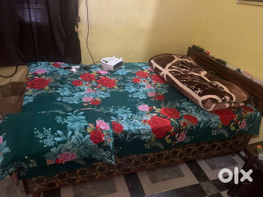 4&rsquo;6&rsquo;&rsquo; Box deewan Bed