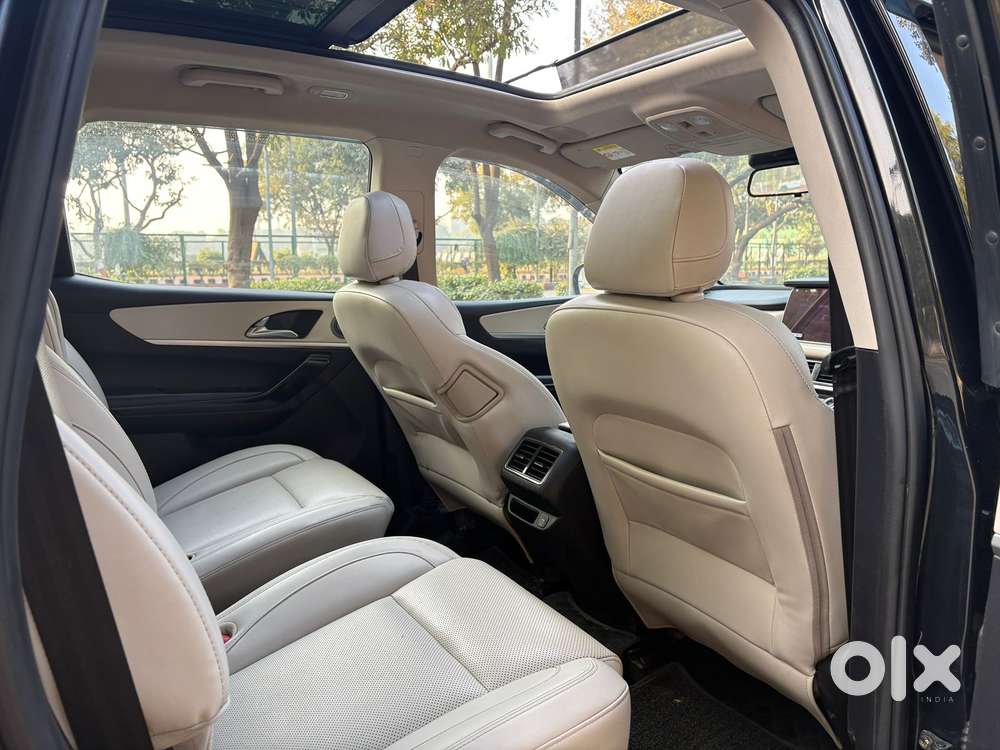 Mahindra Xuv700 Ax7 Luxury Pack Awd, 2024, Petrol