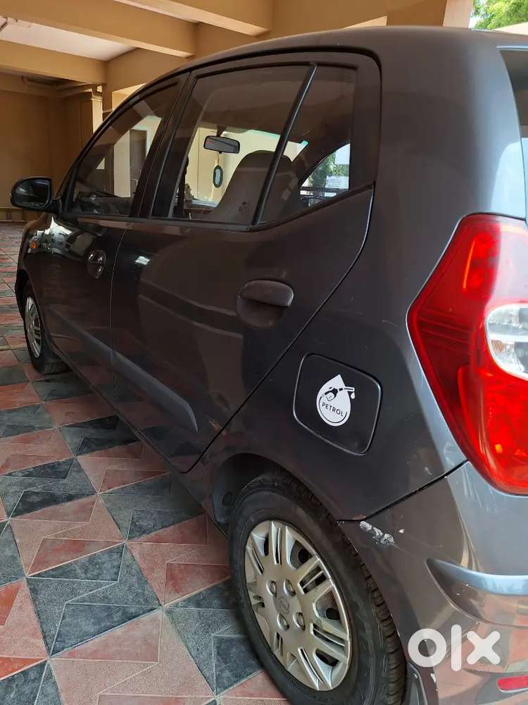 Hyundai I10 Magna 1.1 Petrol & Lpg Is A 5-seater Car