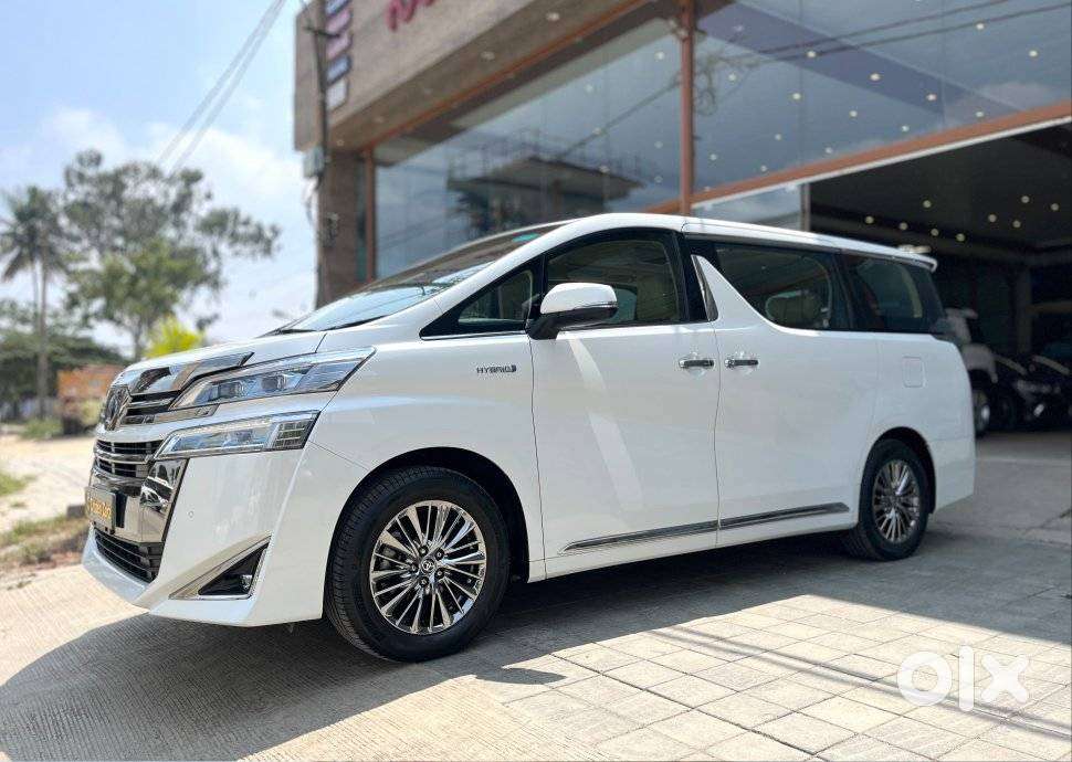 Toyota Vellfire 2.5 Executive Lounge, 2022, Petrol
