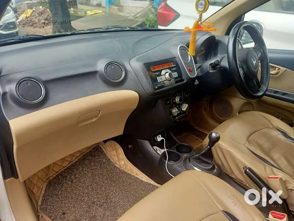 Honda Mobilio Top V Model