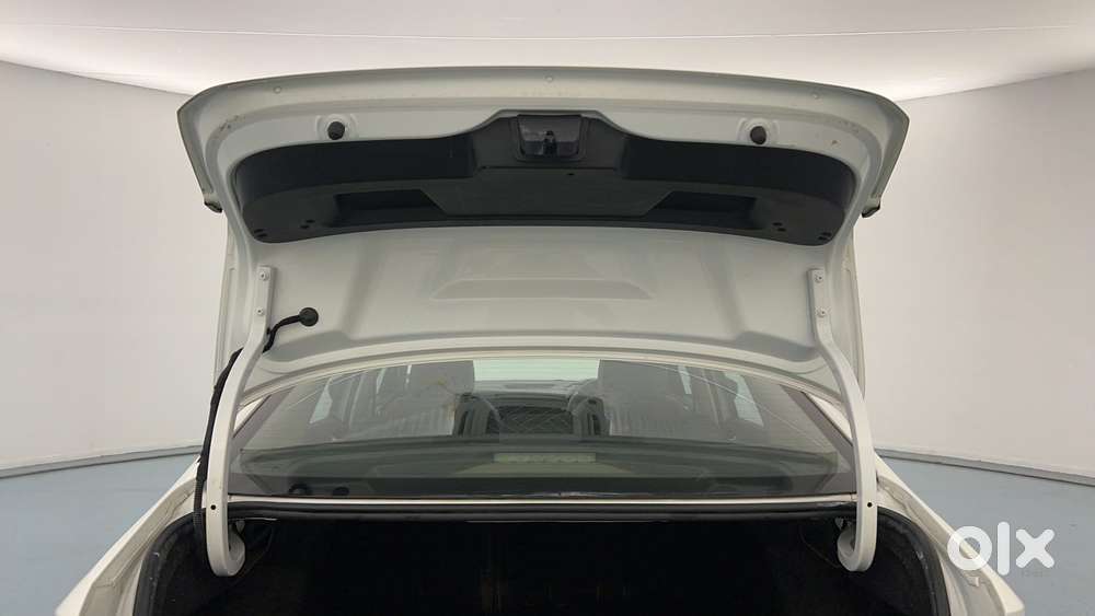 Skoda Slavia Style 1.0l Tsi At, 2022, Petrol