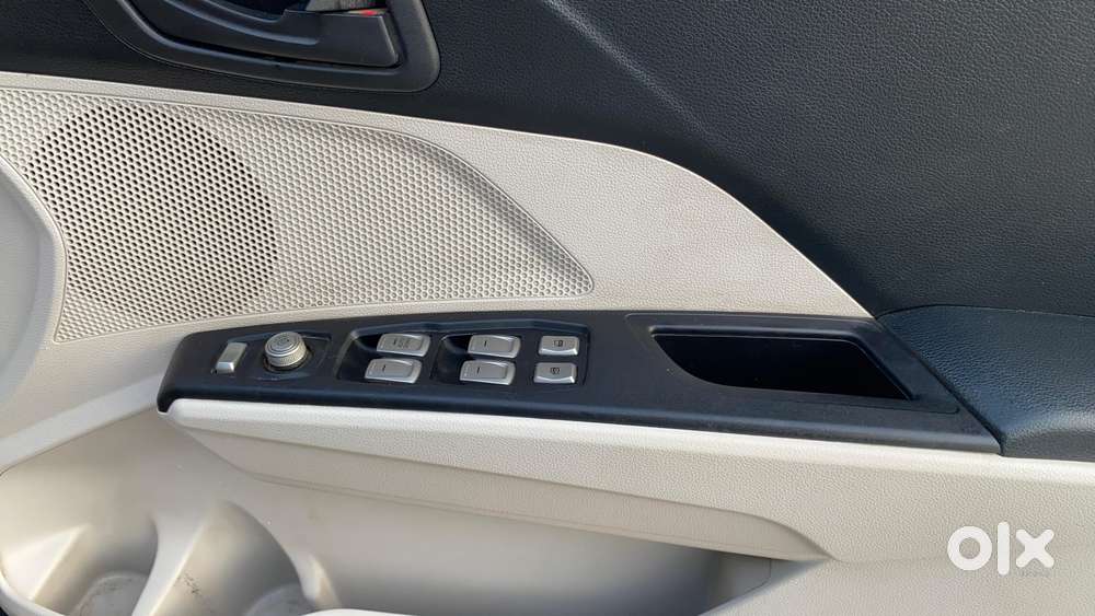 Mahindra Xuv300 1.2 W6 Amt Petrol, 2022, Petrol