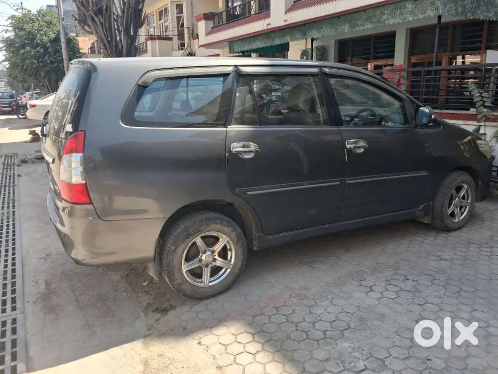 Toyota Innova 2012 Diesel Well Maintained