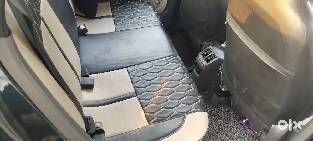 Good Condition Neat Vehicle Show Room Track