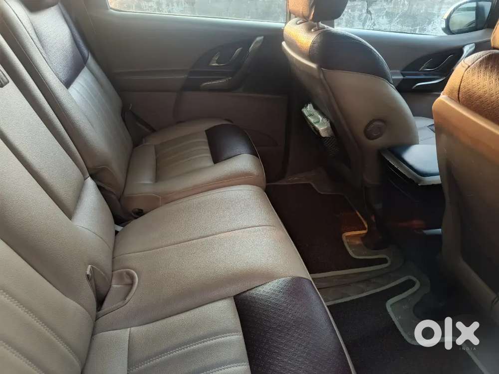 Mahindra Xuv500 W8 2012