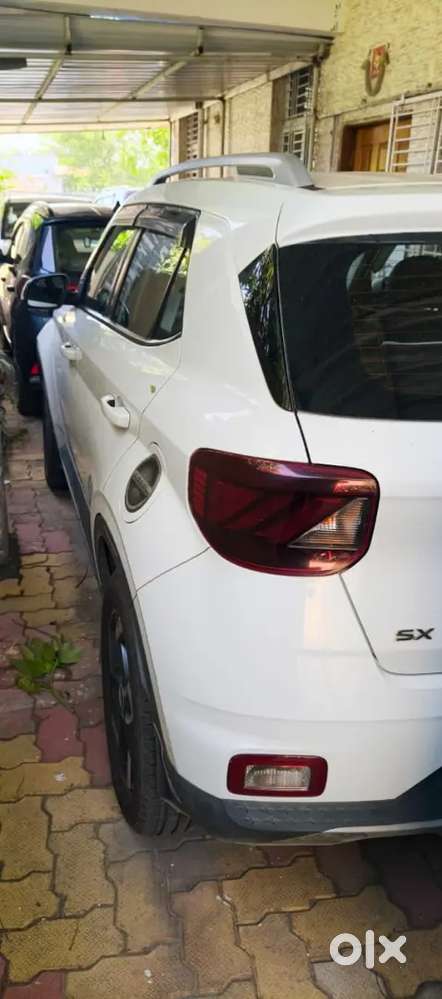 Hyundai Venue 2019 Diesel 63000 Km Driven