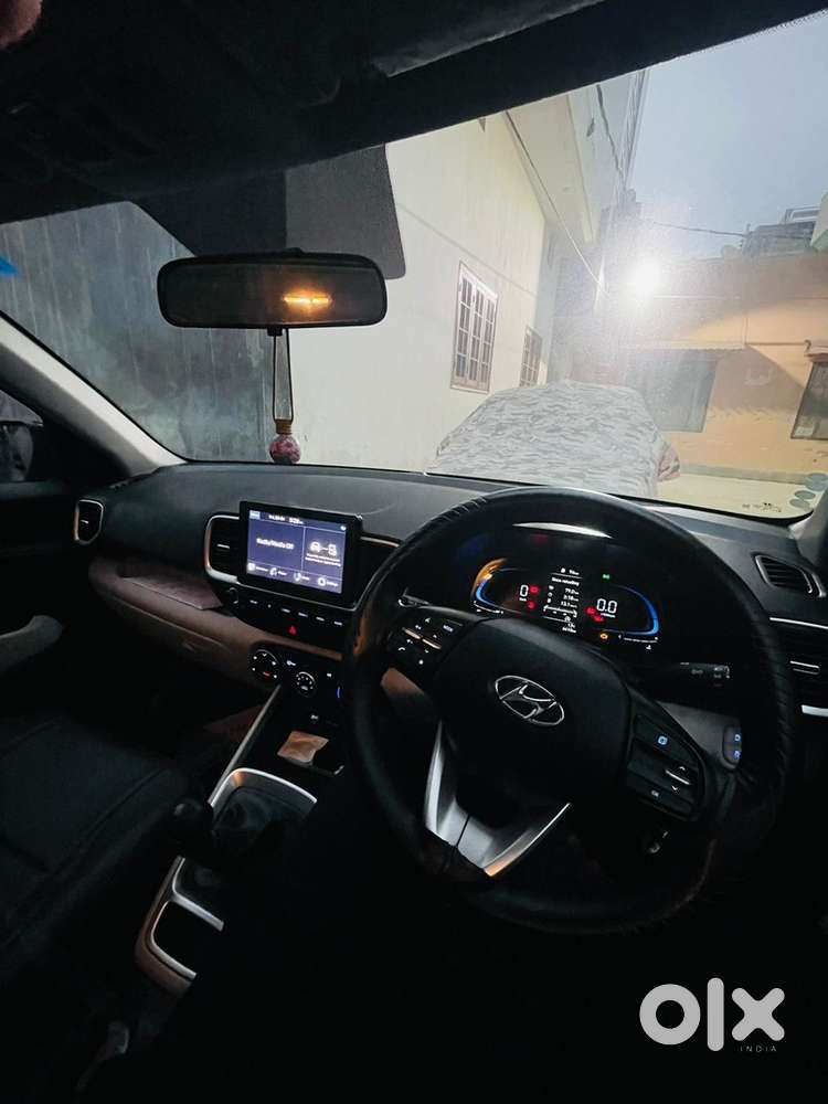 Hyundai Venue Petrol Manual 2024