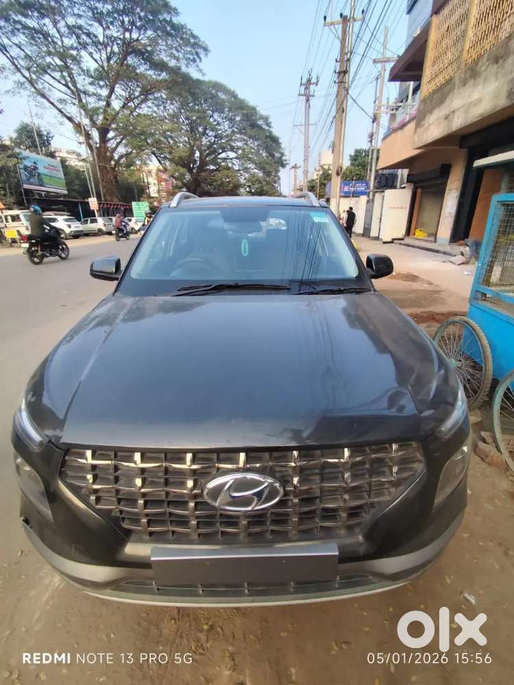Hyundai Venue 2022 Petrol 40000 Km Driven