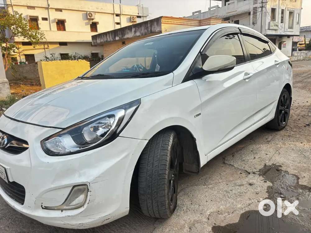 Hyundai Fluidic Verna 2012