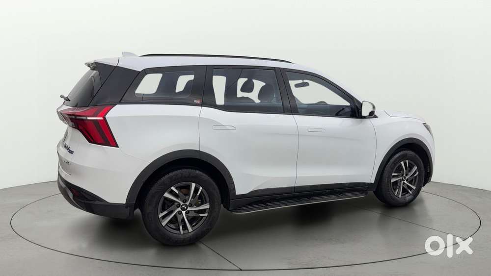 Mahindra Xuv700 2.0 Ax 5 Petrol Mt 7 Str, 2024, Petrol