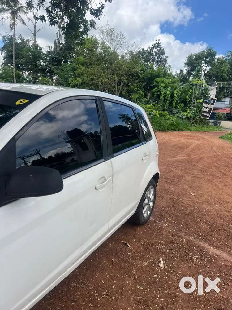 Ford Figo 2012model Titanium , New Tyre, Good Condition
