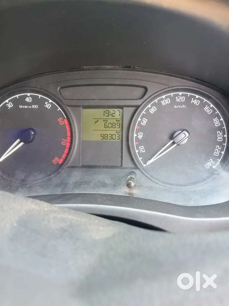 Skoda Fabia 2010 Petrol 98000 Km Driven